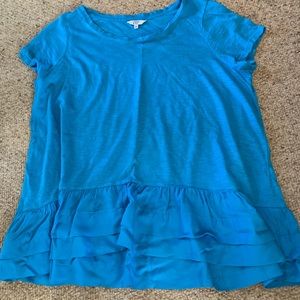 Crown & Ivy Ruffled Bottom top size Medium